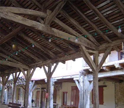 Charpente de la halle médiévale de Bassoues